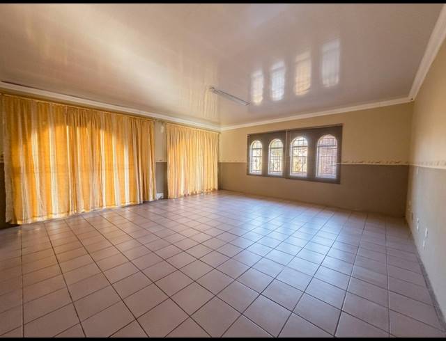 3 BEDROOM HOUSE FOR SALE IN VANDERBIJLPARK SE 6